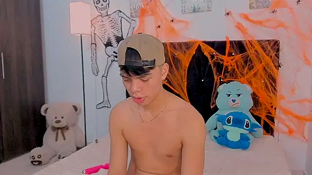 Snapshot of Zacktorres_ chatting on October 22, 9:36 pm Zacktorres online show from October 22, 9:36 pm