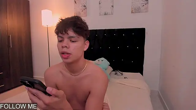 Snapshot of Zacktorres_ chatting on November 13, 9:47 pm Zacktorres online show from November 13, 9:47 pm