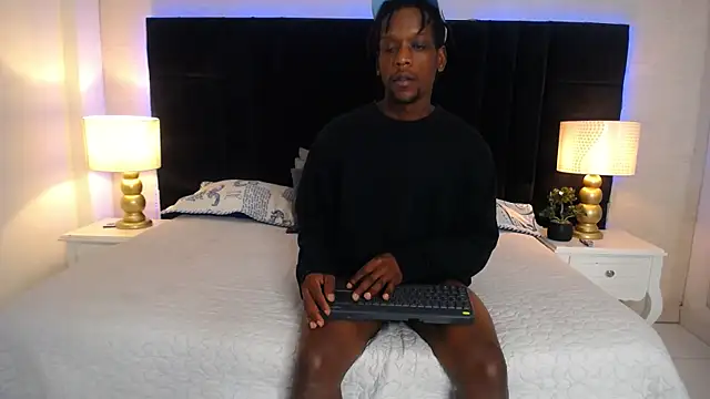 Snapshot of SkylerBigxxx chatting on June 4, 4:29 am SkylerBigxxx online show from June 4, 4:29 am