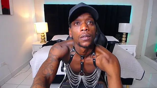 Snapshot of SkylerBigxxx chatting on June 10, 2:23 am SkylerBigxxx online show from June 10, 2:23 am