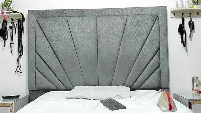 Snapshot of DaphnerANDrogerrr chatting on October 3, 12:57 pm DaphnerANDrogerrr online show from October 3, 12:57 pm