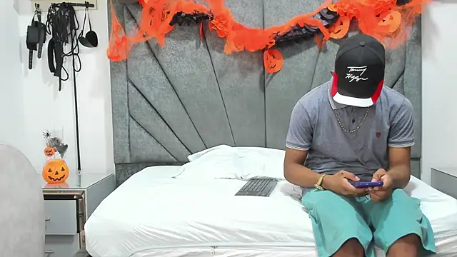 Snapshot of DaphnerANDrogerrr chatting on October 27, 7:18 pm DaphnerANDrogerrr online show from October 27, 7:18 pm