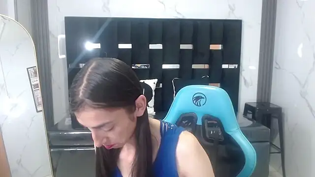 Maily a  online show from October 8, 3:15 am