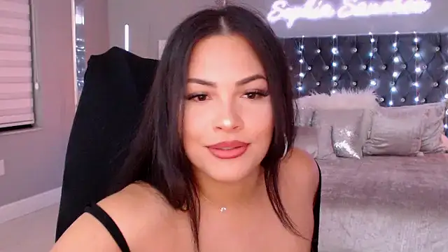 Snapshot of theofficialsophiasanchez chatting on February 27, 5:29 am theofficialsophiasanchez online show from February 27, 5:29 am
