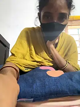 Snapshot of sweetreddy-02 chatting on September 24, 7:01 am sweetreddy-02 online show from September 24, 7:01 am