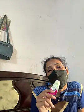 Snapshot of sweetreddy-02 chatting on October 14, 7:53 am sweetreddy-02 online show from October 14, 7:53 am