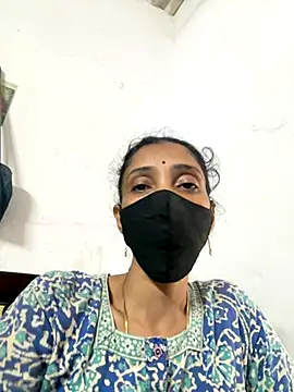 Snapshot of sweetreddy-02 chatting on October 31, 5:52 am sweetreddy-02 online show from October 31, 5:52 am