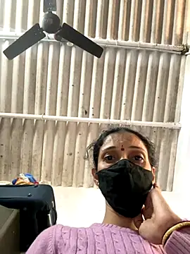 Snapshot of sweetreddy-02 chatting on December 3, 8:23 am sweetreddy-02 online show from December 3, 8:23 am