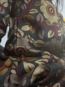 Snapshot of sweetreddy-02 chatting on December 5, 7:50 am sweetreddy-02 online show from December 5, 7:50 am