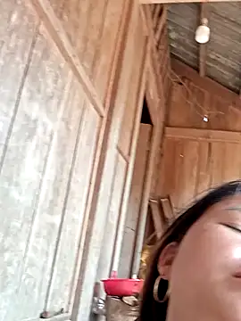 Snapshot of emly-xinh18 chatting on October 13, 6:46 am emly-xinh18 online show from October 13, 6:46 am