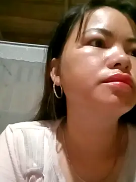 Snapshot of emly-xinh18 chatting on October 29, 9:38 pm emly-xinh18 online show from October 29, 9:38 pm