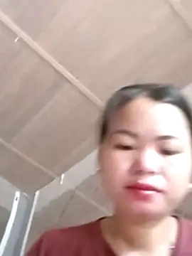 Snapshot of emly-xinh18 chatting on November 12, 1:39 am emly-xinh18 online show from November 12, 1:39 am