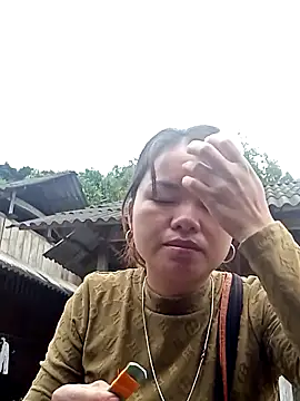 Snapshot of emly-xinh18 chatting on November 19, 2:55 am emly-xinh18 online show from November 19, 2:55 am