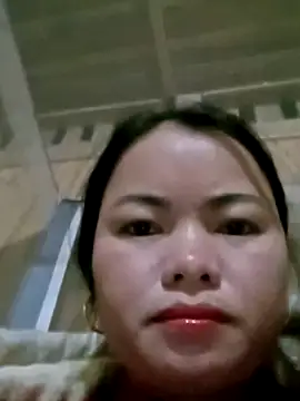 Snapshot of emly-xinh18 chatting on November 27, 1:35 pm emly-xinh18 online show from November 27, 1:35 pm