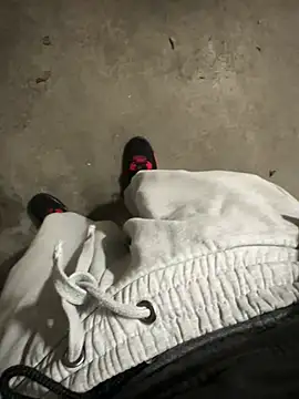 Snapshot of Albino1122 chatting on February 14, 1:24 am Albino1122 online show from February 14, 1:24 am