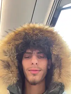 Snapshot of Albino1122 chatting on February 16, 8:43 am Albino1122 online show from February 16, 8:43 am