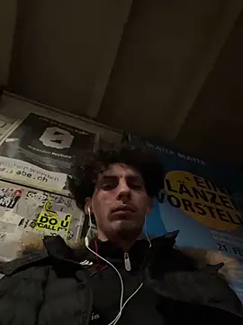 Snapshot of Albino1122 chatting on February 21, 1:28 am Albino1122 online show from February 21, 1:28 am