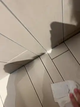 Snapshot of Albino1122 chatting on March 6, 9:06 am Albino1122 online show from March 6, 9:06 am