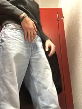 Snapshot of Albino1122 chatting on March 27, 2:39 pm Albino1122 online show from March 27, 2:39 pm