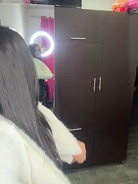 lilielou  online show from November 28, 10:23 pm