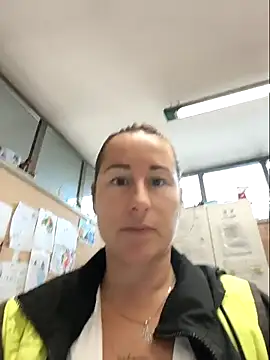 bichota85 online show from October 3, 10:34 am