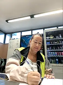 bichota85 online show from October 7, 10:12 am