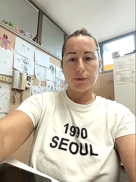 bichota85 online show from October 14, 11:00 am