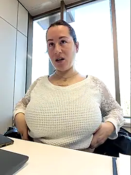 bichota85 online show from February 6, 9:56 am