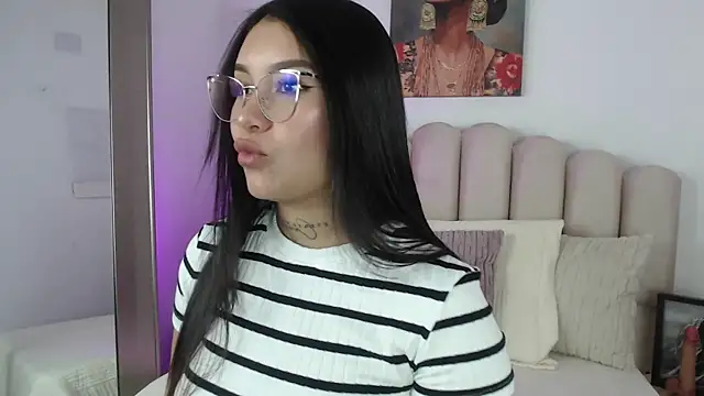 miawhite x1 online show from October 7, 1:52 pm