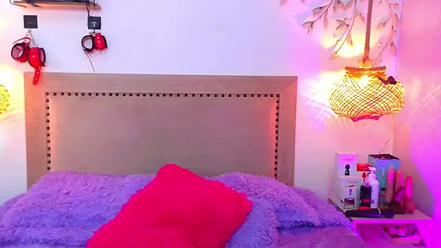 Snapshot of Daphnee-x chatting on September 19, 11:44 am Daphnee-x online show from September 19, 11:44 am