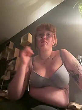Snapshot of roxybliss3 chatting on June 6, 12:27 am roxybliss3 online show from June 6, 12:27 am