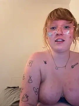 Snapshot of roxybliss3 chatting on June 16, 1:08 am roxybliss3 online show from June 16, 1:08 am