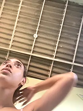 loirinhaaa online show from October 9, 4:05 pm