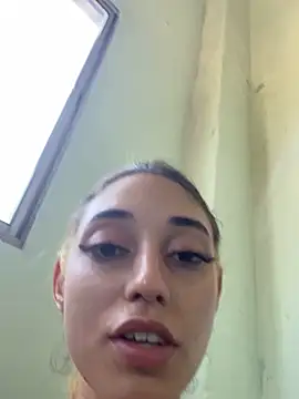 loirinhaaa online show from October 17, 2:08 pm