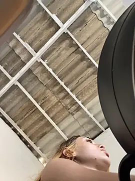 loirinhaaa online show from November 5, 3:12 pm