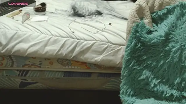 Snapshot of Sasharosee2 chatting on October 17, 12:19 pm Sasharosee2 online show from October 17, 12:19 pm