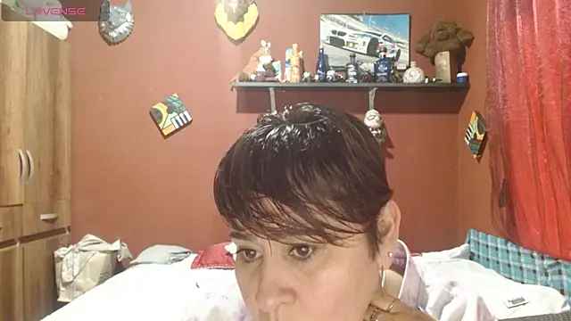 Snapshot of Sasharosee2 chatting on October 31, 12:39 pm Sasharosee2 online show from October 31, 12:39 pm