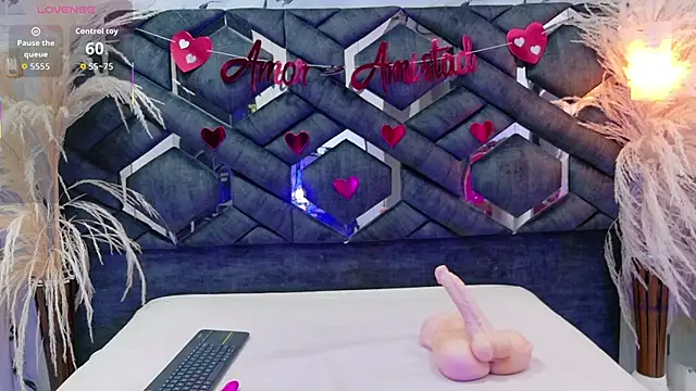 Snapshot of Emma_Jones33 chatting on September 20, 9:38 pm Emma Jones33 online show from September 20, 9:38 pm