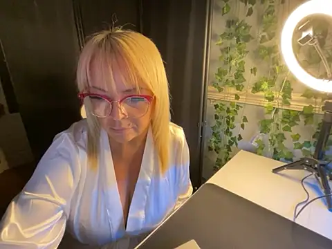 BonnyDesire online show from March 20, 8:25 pm