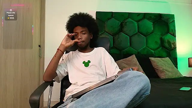 Snapshot of AllexJacob chatting on April 4, 2:03 pm AllexJacob online show from April 4, 2:03 pm
