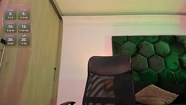 Snapshot of AllexJacob chatting on April 7, 1:11 pm AllexJacob online show from April 7, 1:11 pm