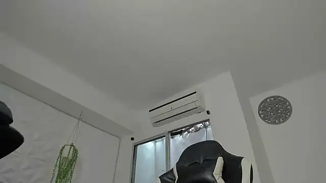 Dakota x18 online show from October 6, 7:44 pm