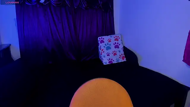 Snapshot of Shairaclark_ chatting on April 15, 2:18 am Shairaclark online show from April 15, 2:18 am