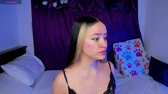 Snapshot of Shairaclark_ chatting on May 13, 2:53 am Shairaclark online show from May 13, 2:53 am