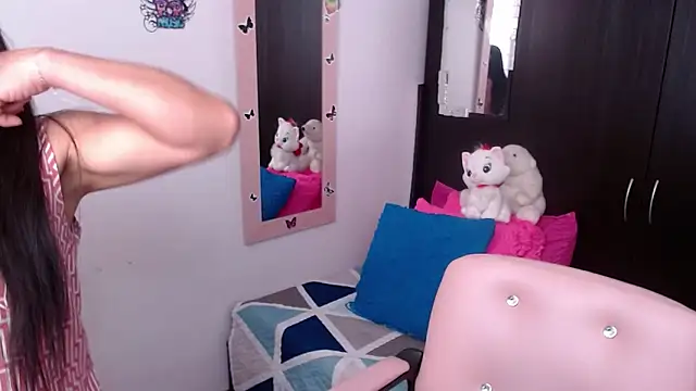 Snapshot of camilavargas_ chatting on November 5, 9:15 pm camilavargas online show from November 5, 9:15 pm