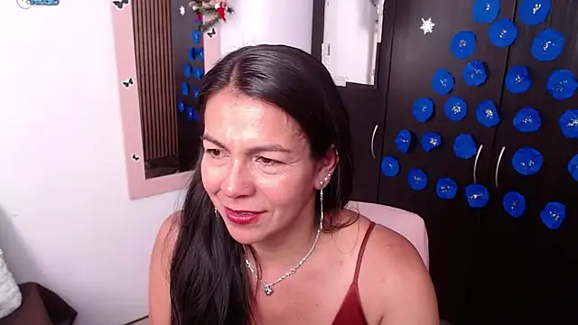 Snapshot of camilavargas_ chatting on December 13, 9:42 pm camilavargas online show from December 13, 9:42 pm