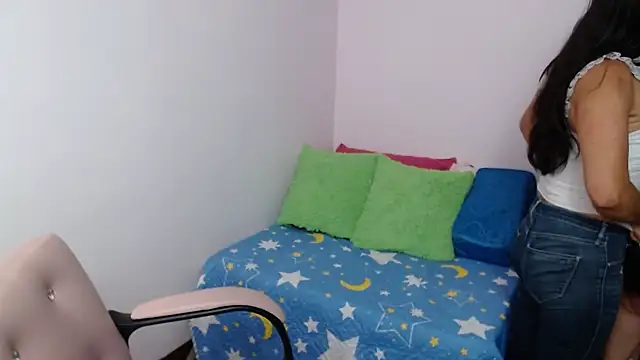 camilavargas  online show from March 18, 8:34 pm