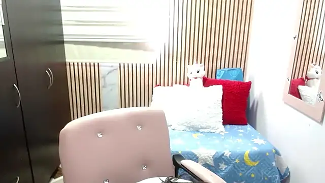 camilavargas  online show from June 8, 5:24 pm