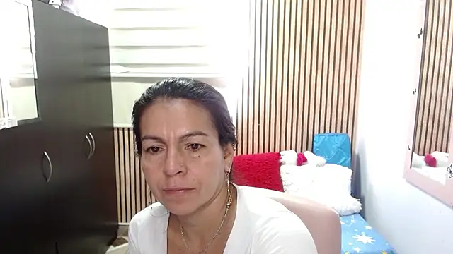 camilavargas  online show from June 12, 2:49 pm
