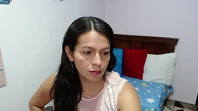 camilavargas  online show from June 22, 6:38 pm